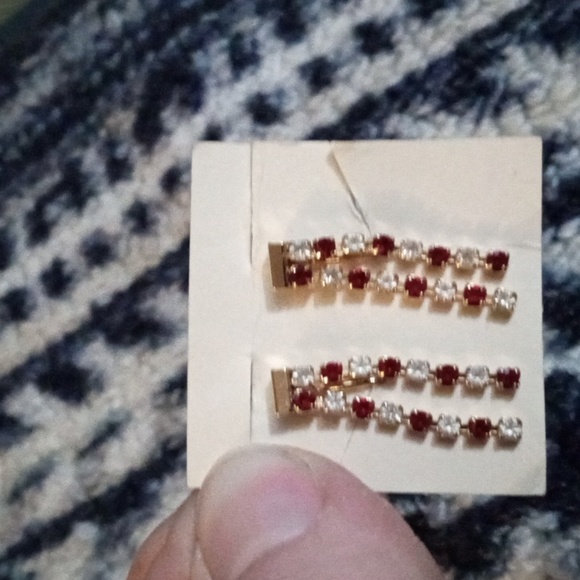 Avon earrings - Picture 1 of 2